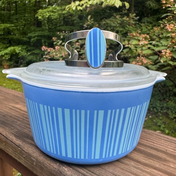 Upcycled broken Pyrex Blue Stripe Barcode ball chain necklace & star pendant - Picture 6 of 6